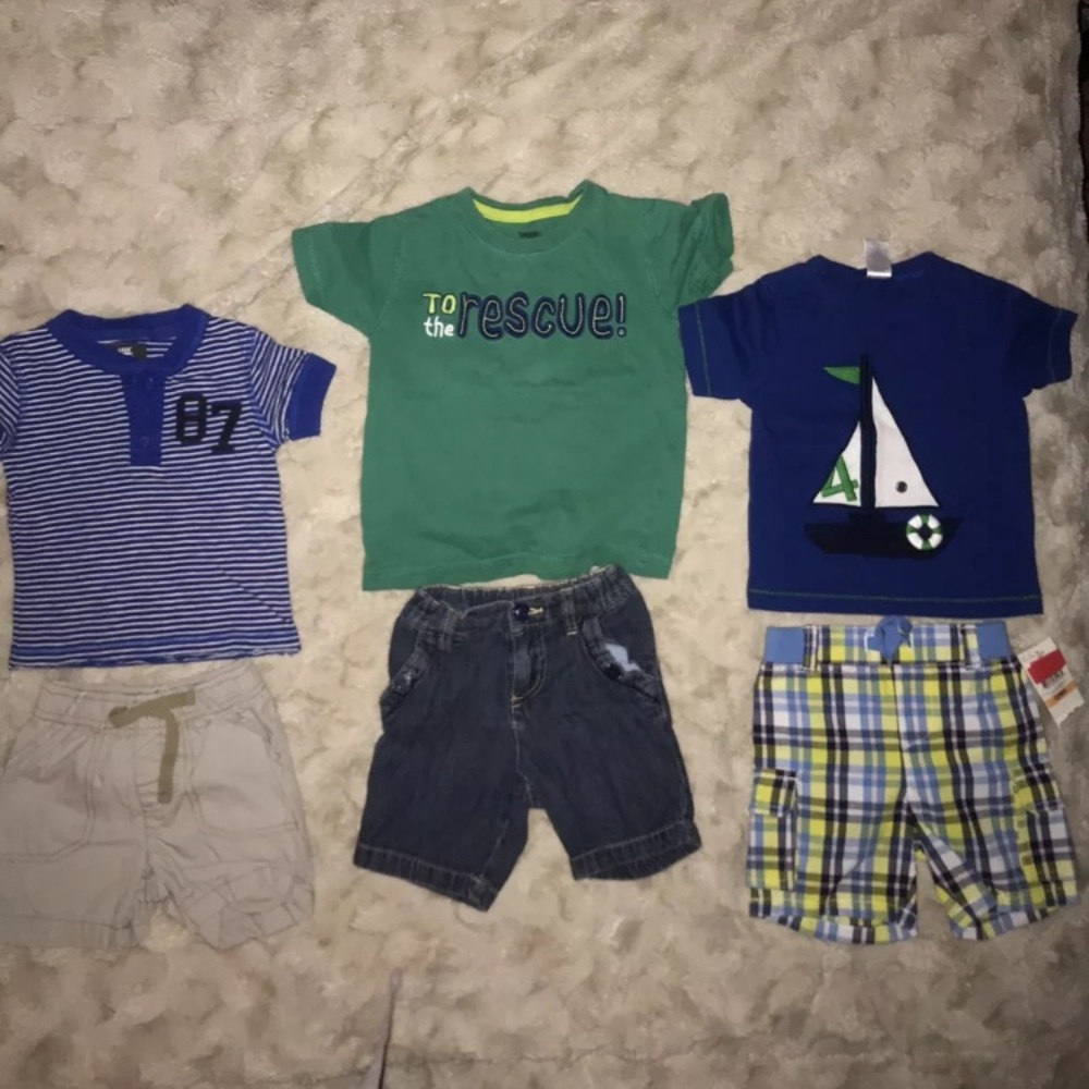 3 boys outfits, 3 shirts and 3 shorts sz 9-12 mts